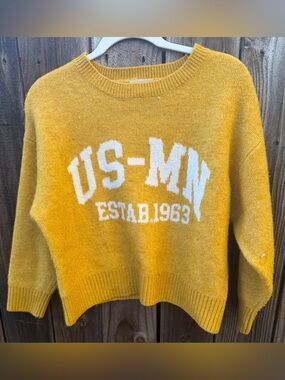 Samansa Mos2 US-MN Graphic Crewneck Sweater in Mustard Yellow medium